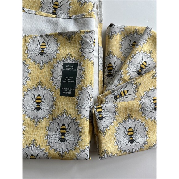 The Farmhouse  by Rachel Ashwell Oblong Bee Table Cloth 60x104  And 4 Napkins - Picture 1 of 5